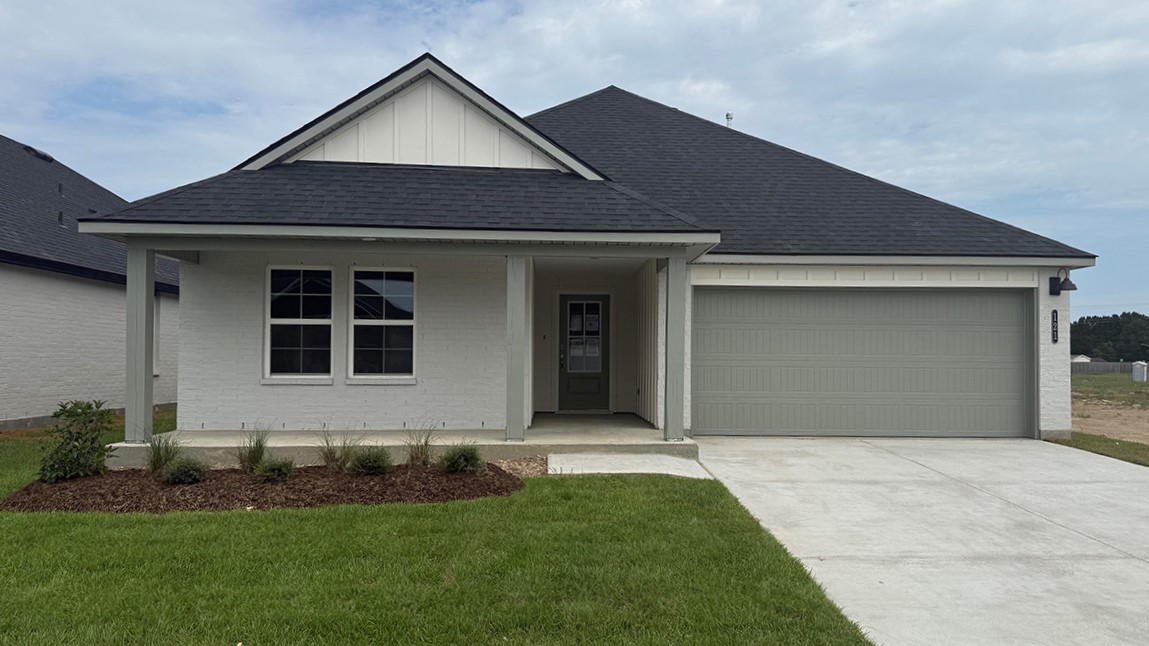 Welcome to the spacious open layout Keller plan in Ridgeland