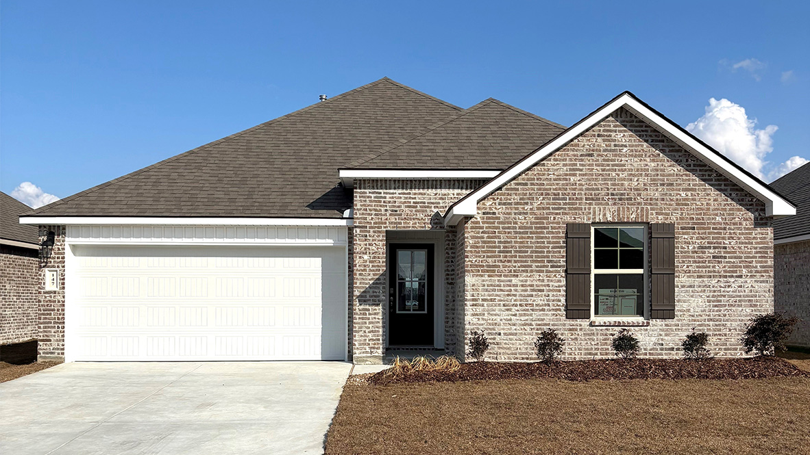 Welcome to 147 Cottage Cove Drive in Maurice, LA