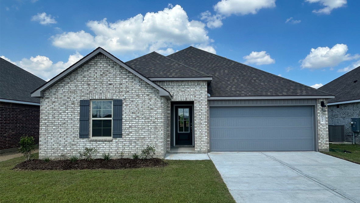 Welcome to the Fargo at 216 Crest Cove Drive in Cottage Cove in Maurice, LA
