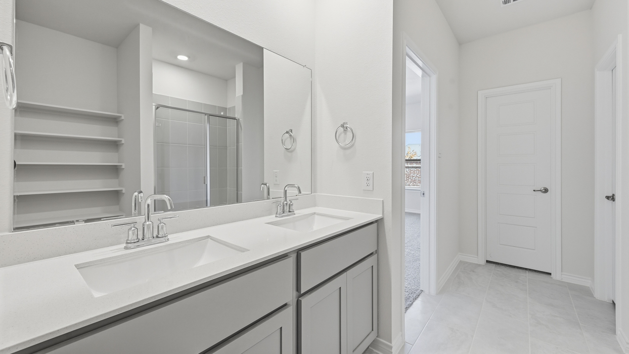 H40P Palmview Bathroom Gallery Image-Winchester Crossing in Princeton TX