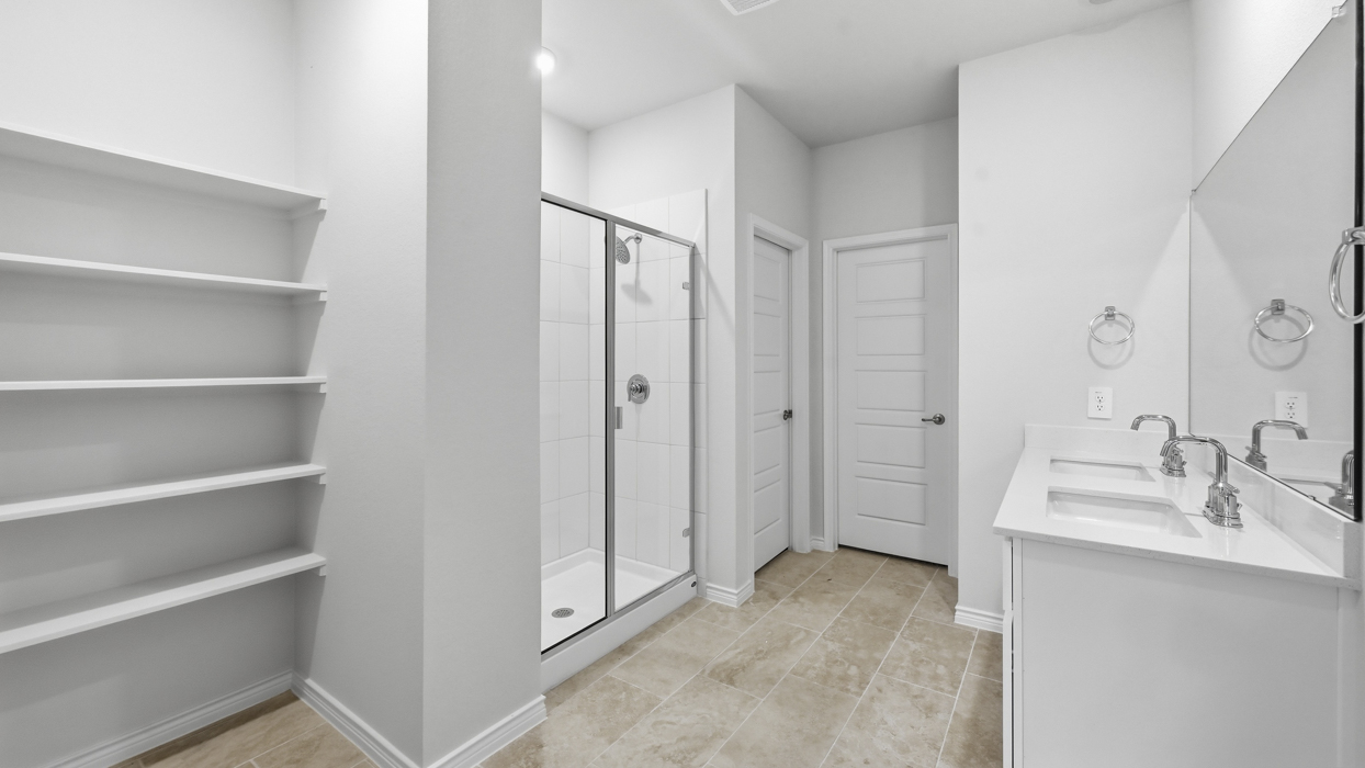 Jackson Floorplan Elevation E Bathroom Gallery Image - Winchester Crossing in Princeton, TX