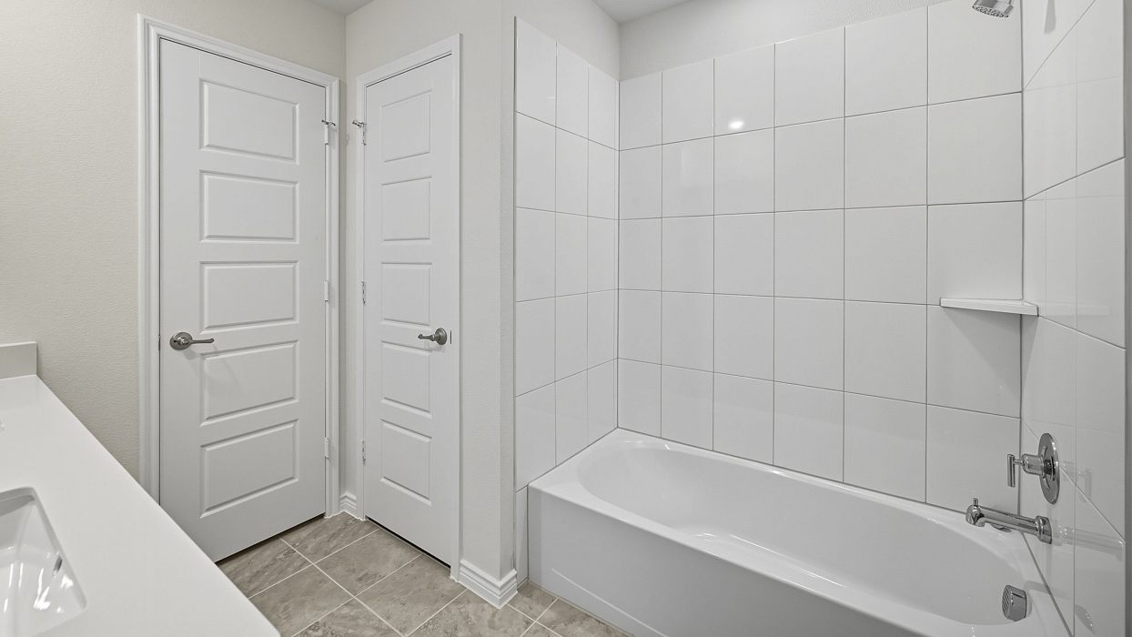 2233 Lakehurst Floorplan Bathroom Gallery Image-Silverado in Aubrey, TX