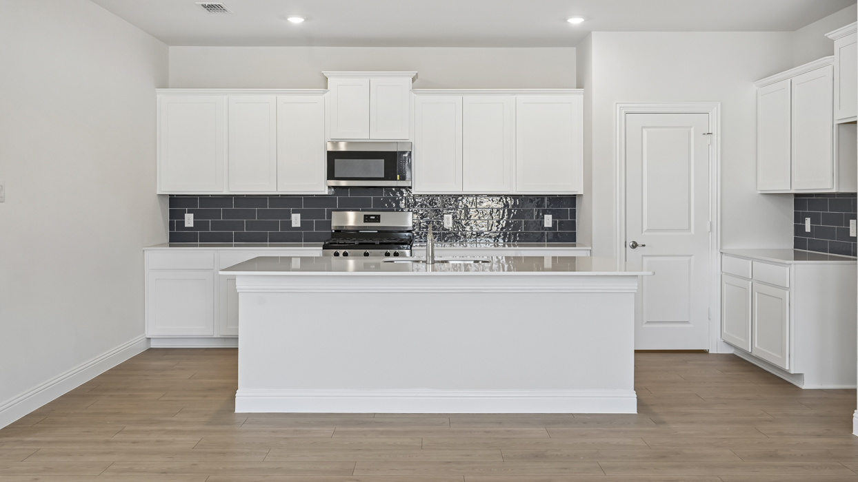 Bandera Floorplan Elevation E Kitchen Gallery Image - Silverado in Aubrey, TX