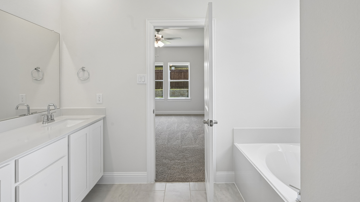 Bandera Floorplan Elevation E Bathroom Gallery Image - Silverado in Aubrey, TX
