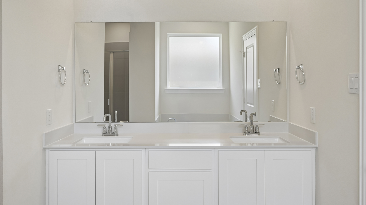 Bandera Floorplan Elevation E Bathroom Gallery Image - Silverado in Aubrey, TX