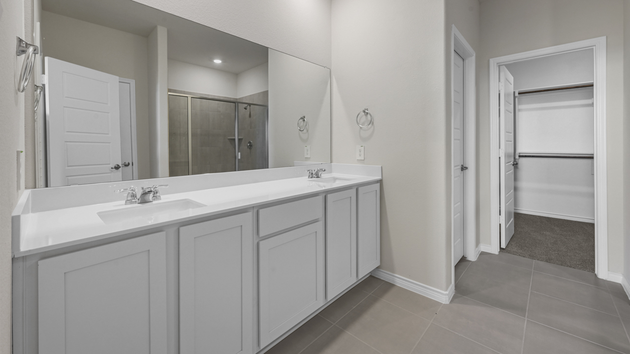 Bandera Bathroom Living Gallery Image-Silverado in Aubrey, TX