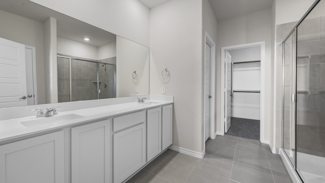 Bandera Bathroom Living Gallery Image-Silverado in Aubrey, TX