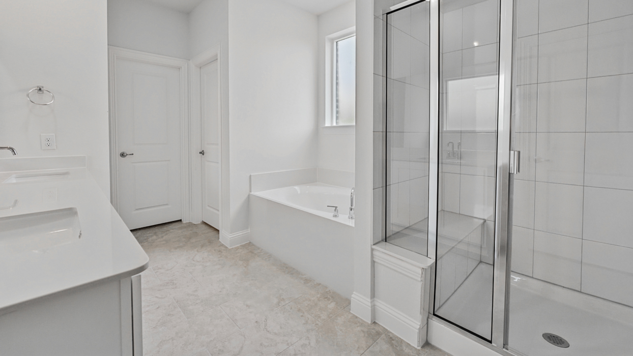 Bastrop FloorplanBathroom Gallery Image - Silverado 75s in Aubrey, TX