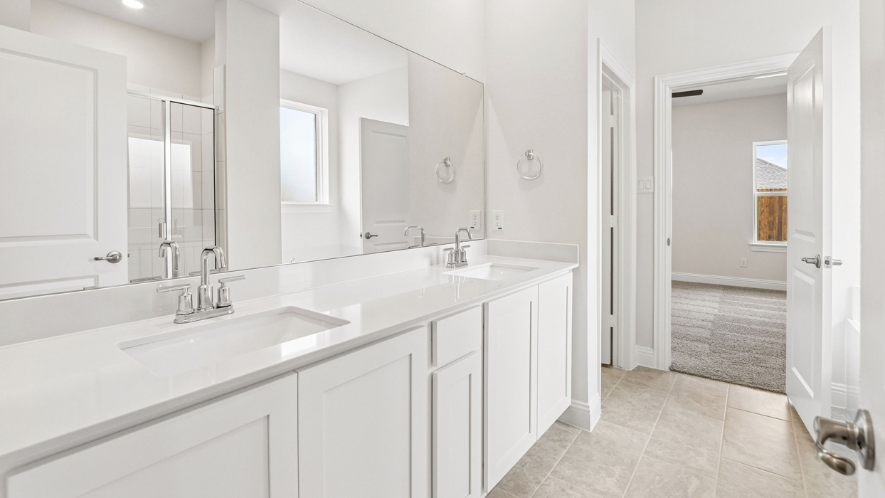 Conroe Floorplan Bathroom Gallery Image - Silverado in Aubrey, TX