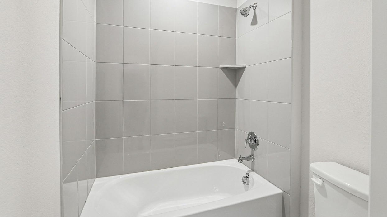 Dawson Floorplan Bathroom Gallery Image-Silverado in Aubrey, TX