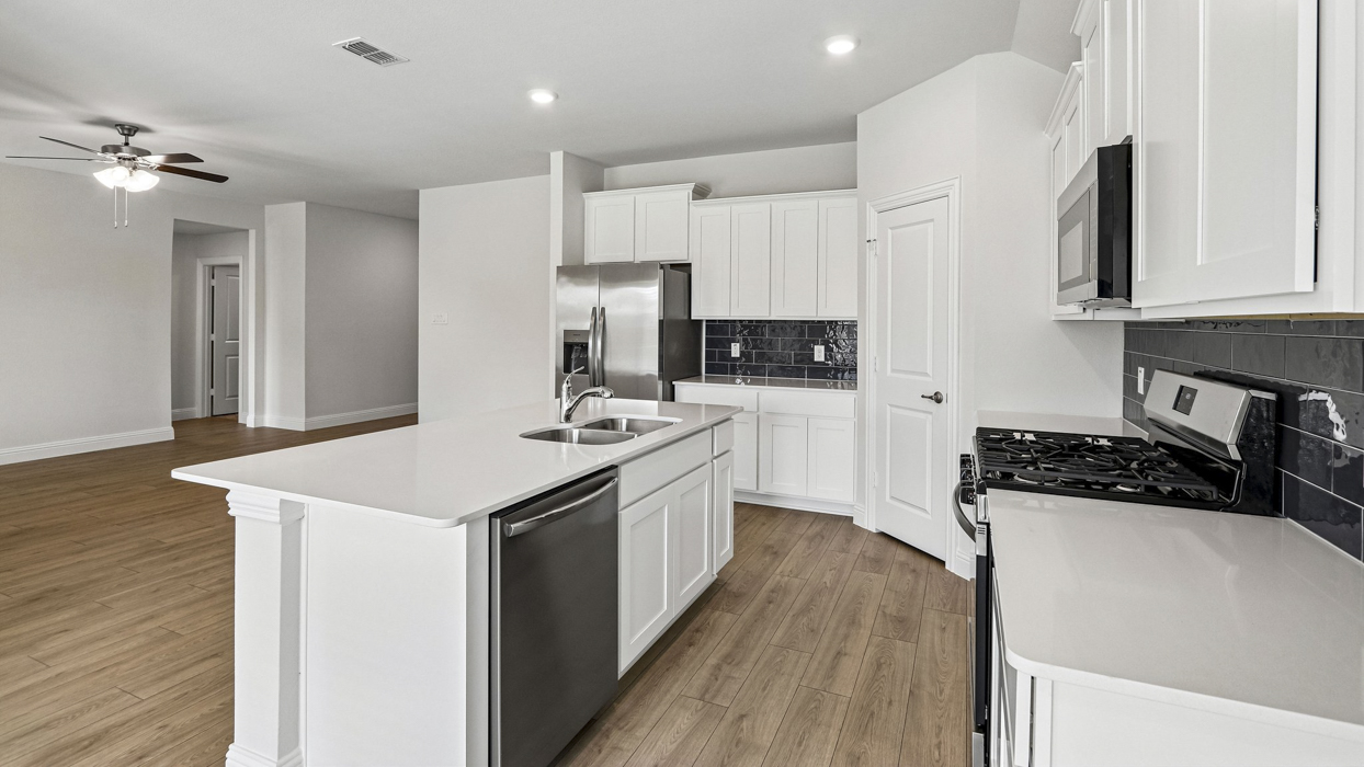 Dawson Floorplan Kitchen Gallery Image-Silverado in Aubrey, TX