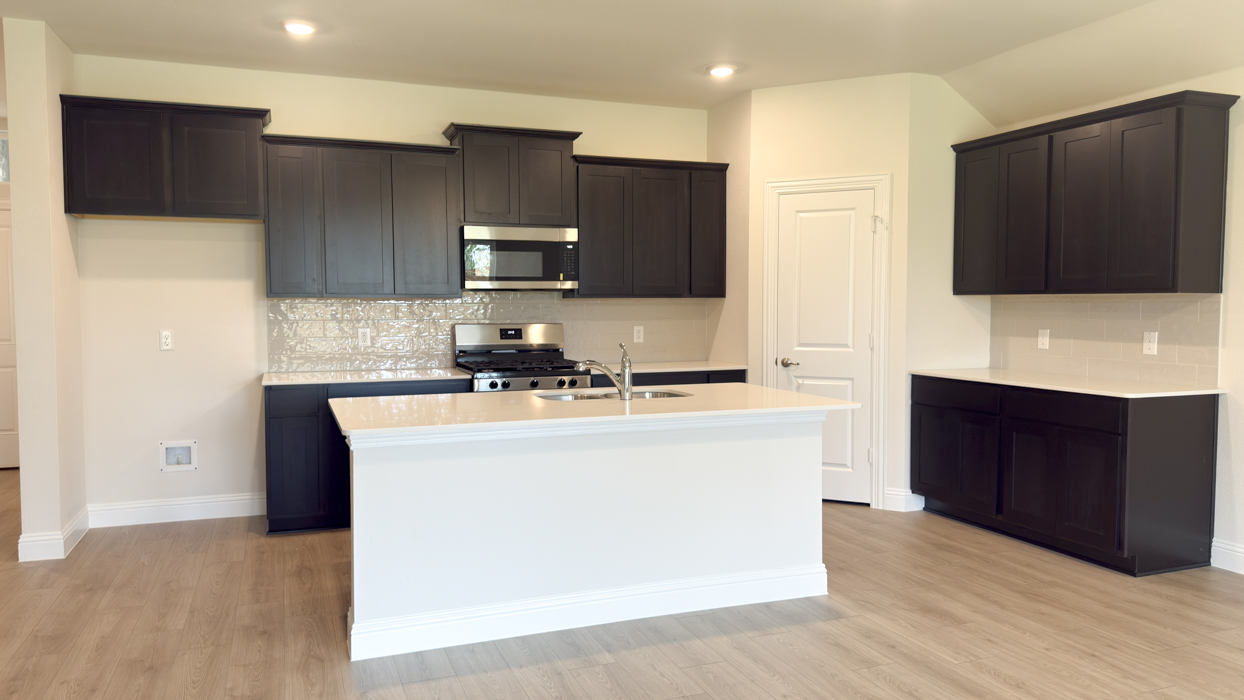 Echelon Floorplan Elevation E Kitchen Gallery Image - Silverado in Aubrey, TX