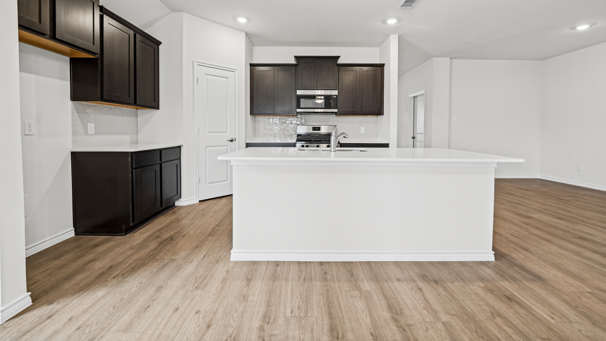 Violet Floorplan Elevation B Kitchen Gallery Image - Silverado in Aubrey, TX