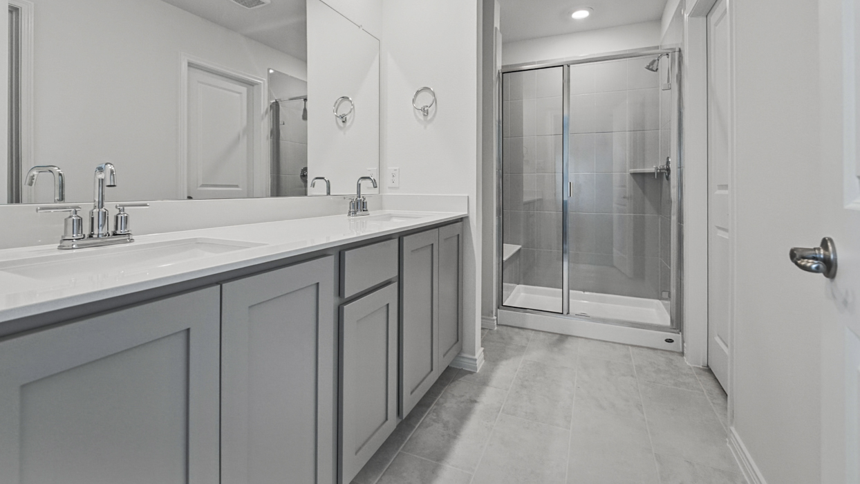 Violet Floorplan Elevation E Bathroom Gallery Image - Silverado in Aubrey, TX