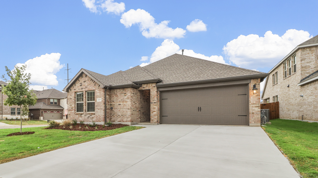 Hale floorplan Elevation B Exterior Gallery Image-Silverado in Aubrey Tx