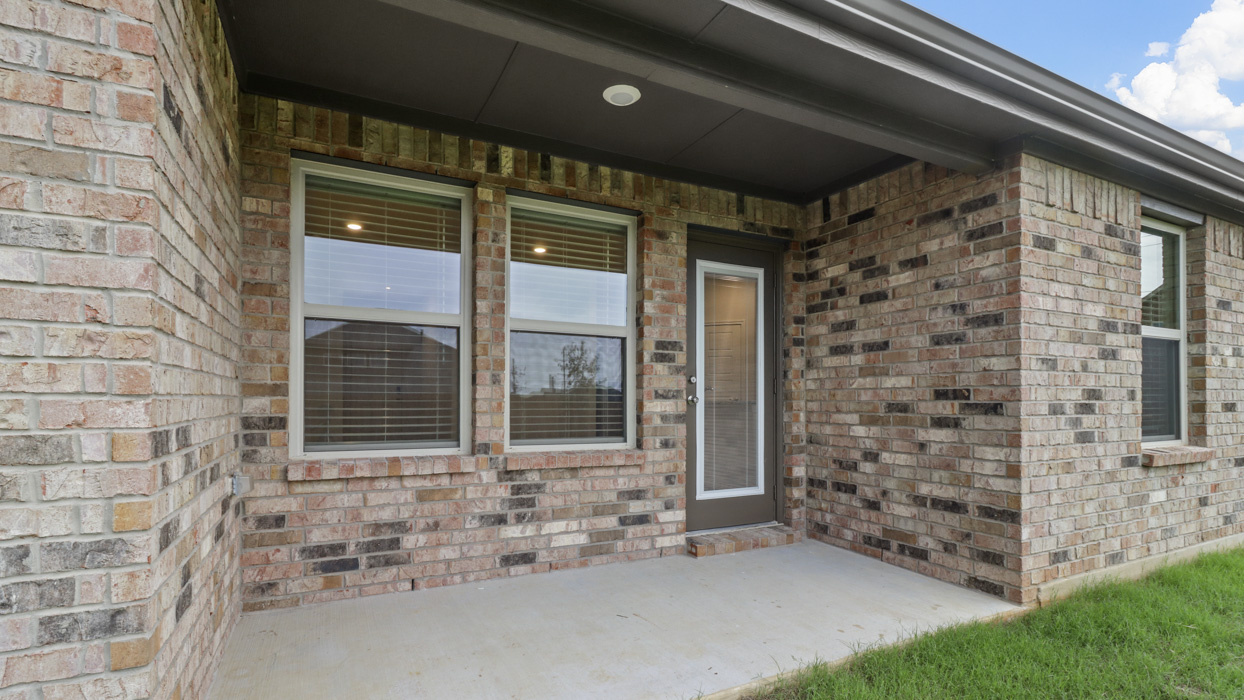 Hale floorplan Patio Gallery Image-Silverado in Aubrey Tx