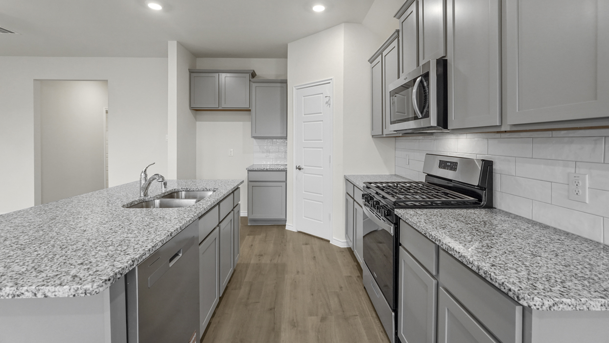 Cedarwood Floorplan Kitchen Gallery Image-Silverado in Aubrey, Tx