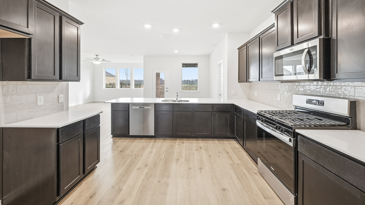 Medbourne Floorplan Kitchen Gallery Image-Silverado in Aubrey, Tx