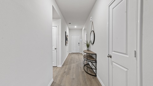 Chalk Hill 1100 Rountree Court Hallway Gallery Image