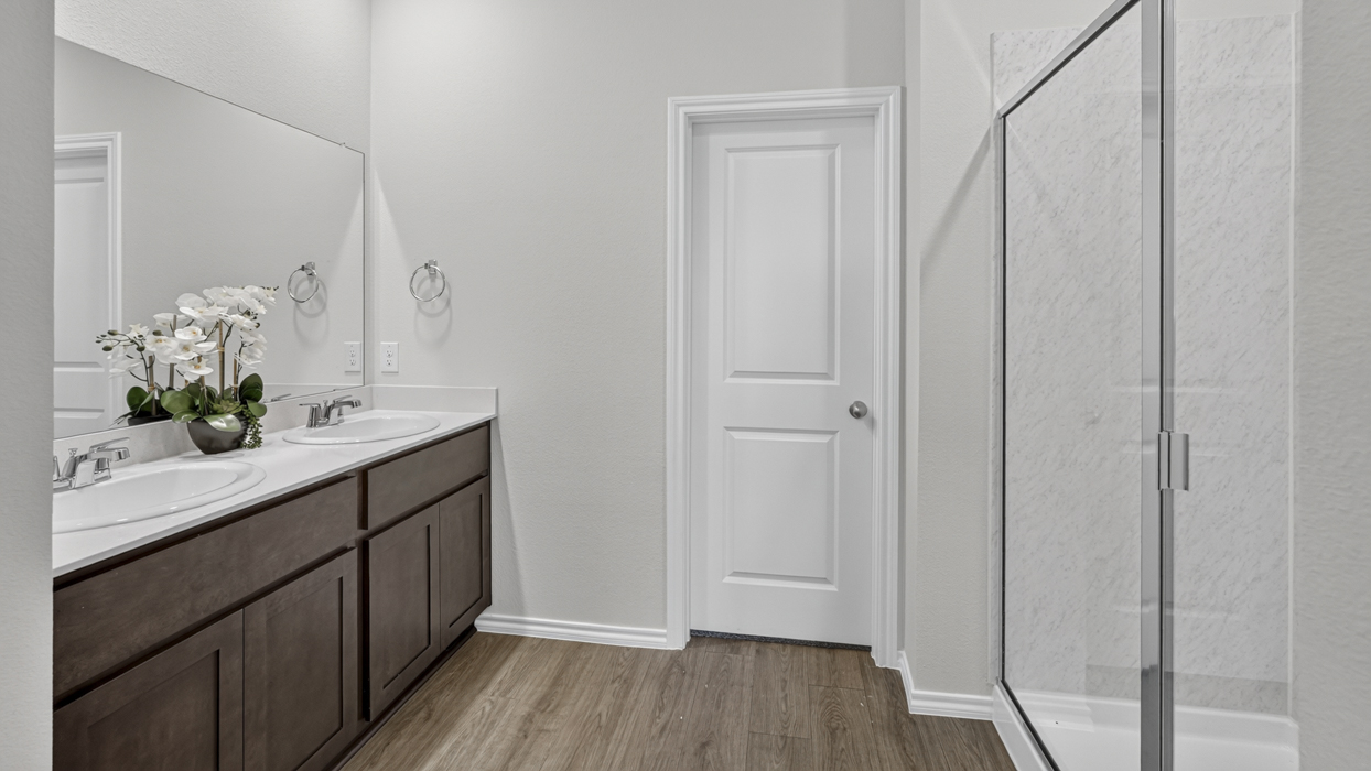 Ozark Floorplan Bathroom Gallery Image-Whitewing Trails in Princeton, Tx