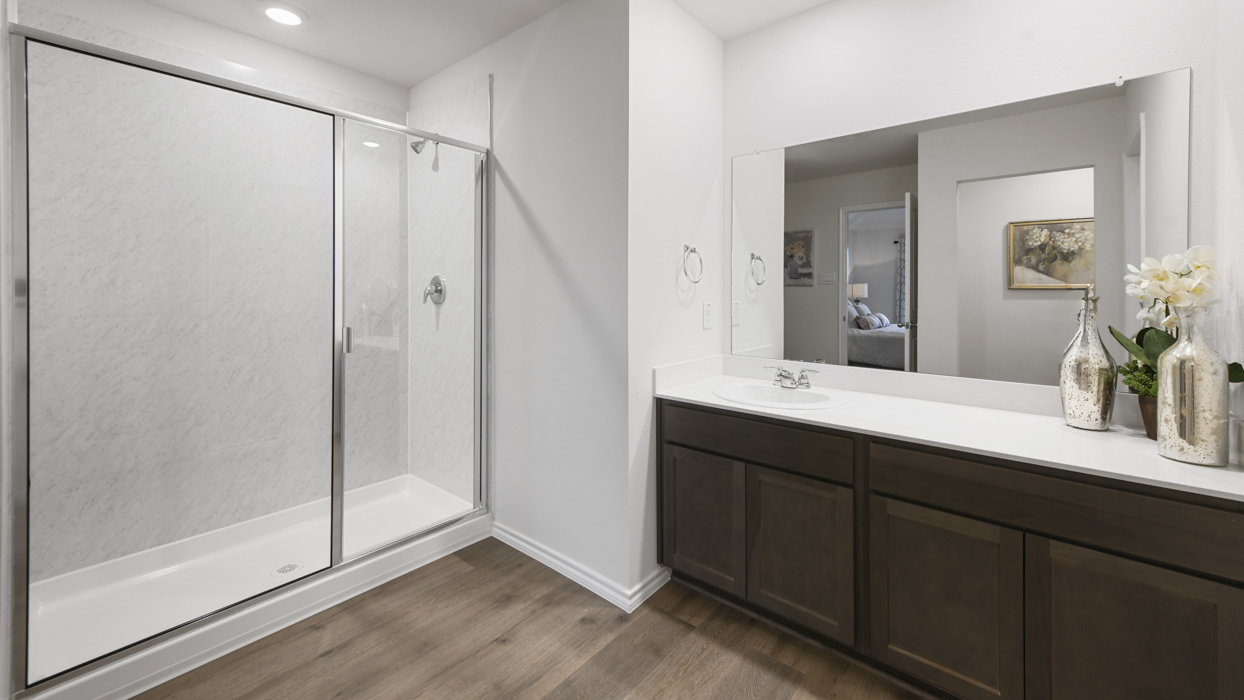 Texas Cali Floorplan Bathroom Gallery Image - Whitewing Trails in Princeton, TX