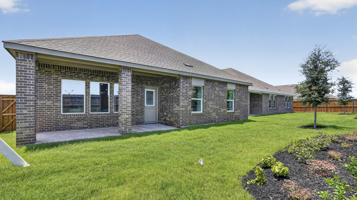 Ozark Floorplan Backyard Gallery Image-Whitewing Trails in Princeton, Tx