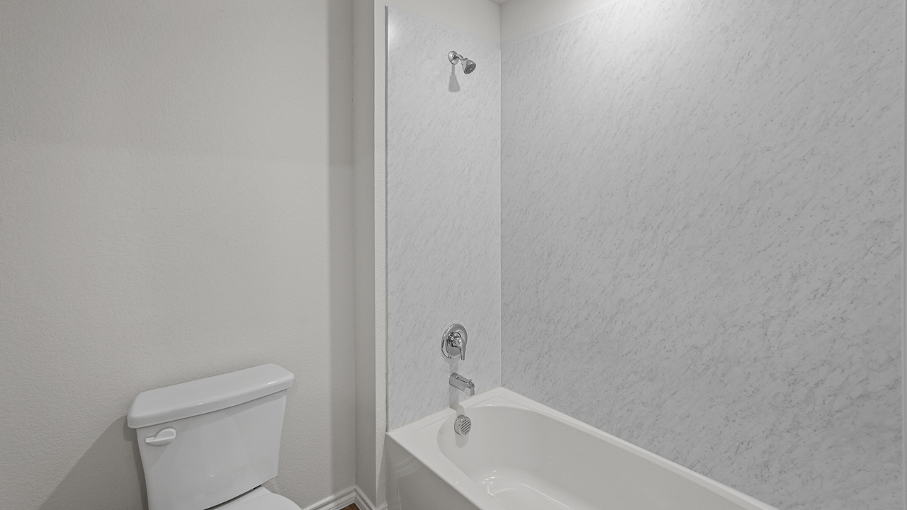 Frisco Floorplan Bathroom Gallery Image - Whitewing Trails in Princeton, TX