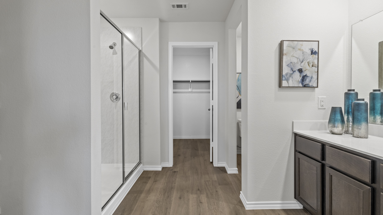 Jayhawk Floorplan Elevation V Bathroom Gallery Image - Windrose in Pilot Point, TX