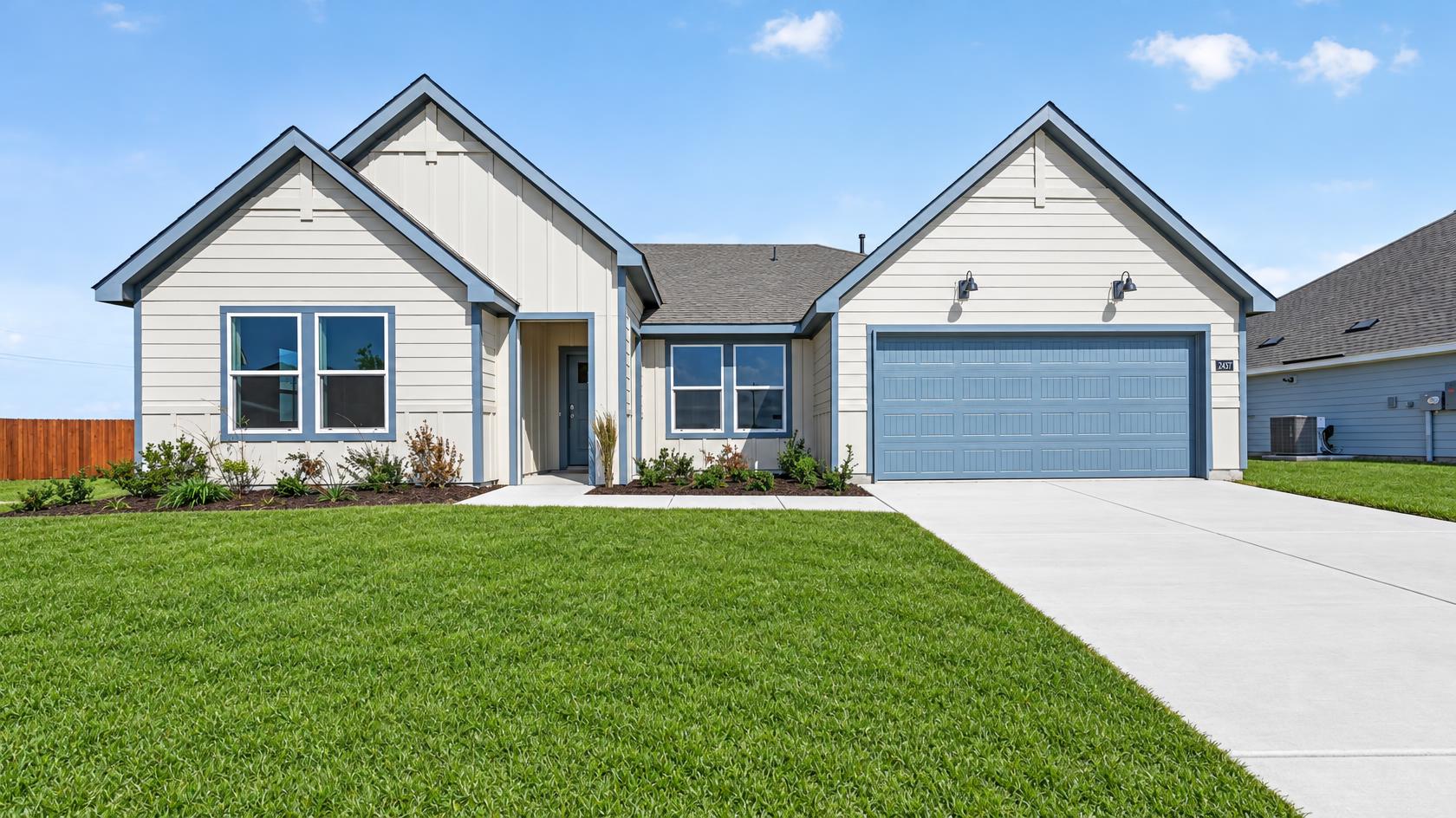 2437 Poinsettia Dr exterior