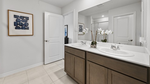 722 Gallop - H40B Brookshire floorplan bathroom gallery image - Winchester Crossing in Princeton TX