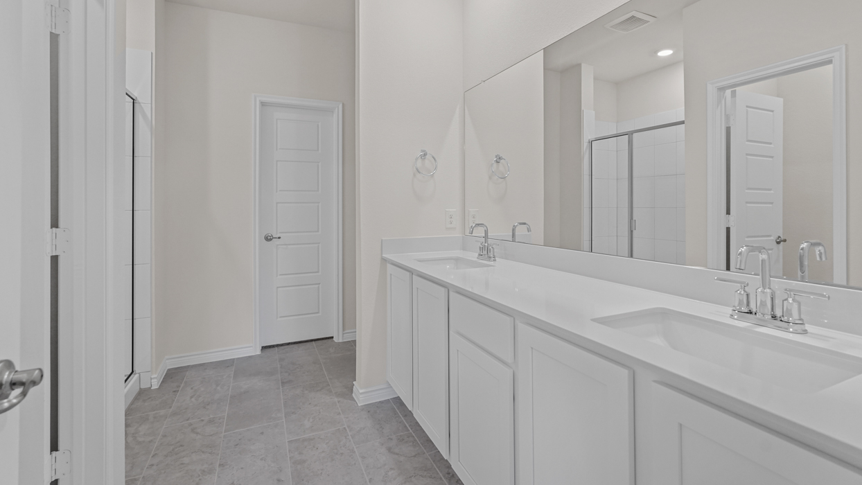 Ivery II Floorplan Elevation B Bathroom Gallery Image - Lilybrooke at Legacy Hills in Celina, TX