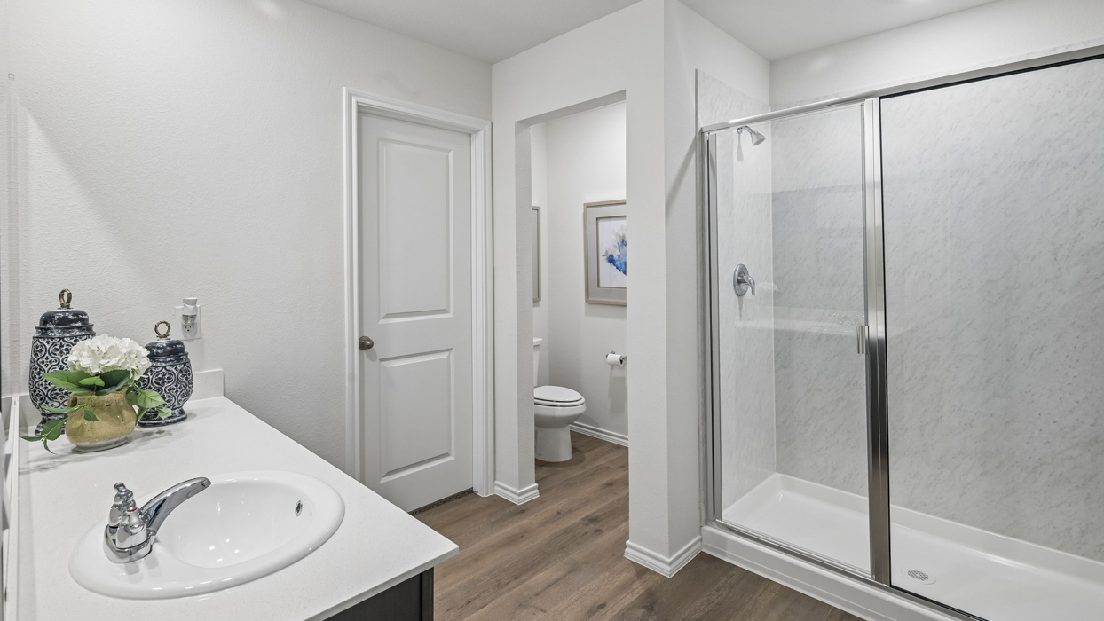 X40B Bellvue floorplan Bathroom gallery image - Three Oaks in Sherman TX