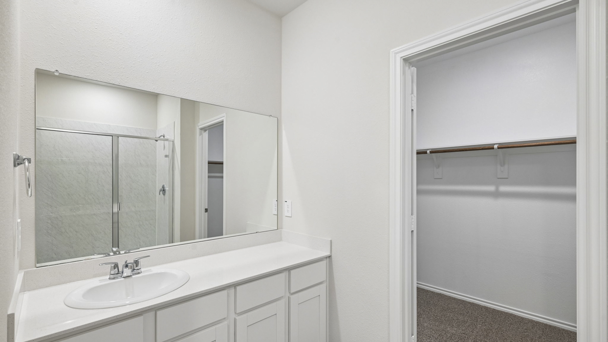 Kirby Floorplan Bathroom Gallery Image-Three Oaks in Sherman Tx