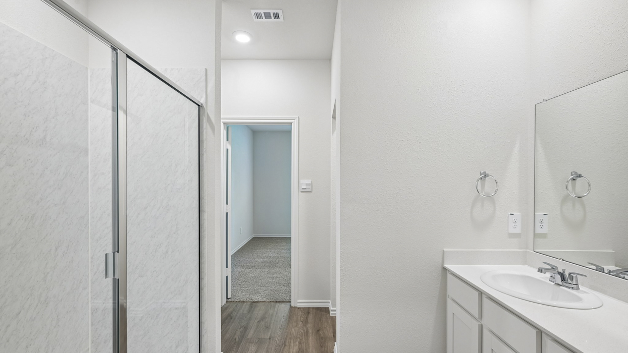 Kirby Floorplan Bathroom Gallery Image-Three Oaks in Sherman Tx