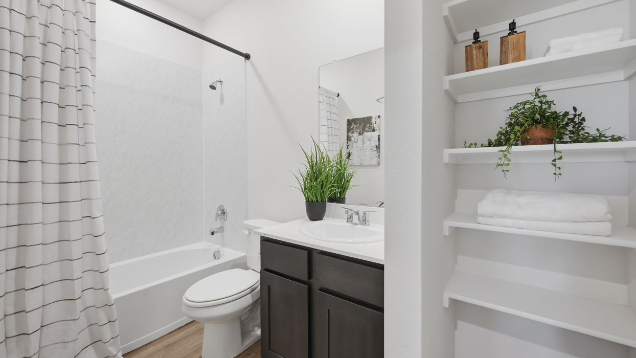 X35M Murray Floorplan bathroom Gallery Image - Sweetwater Springs in Sherman TX