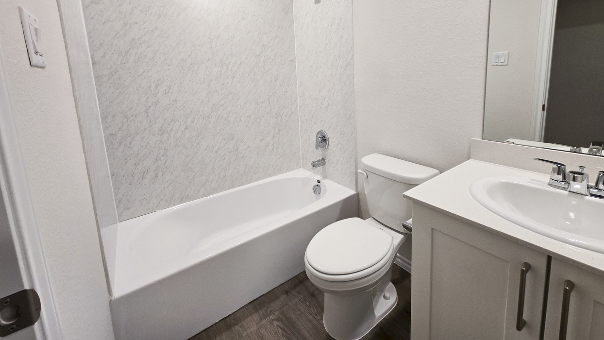 Atlanta Floorplan Bathroom Gallery Image - Leonard Crossing in Leonard, TX