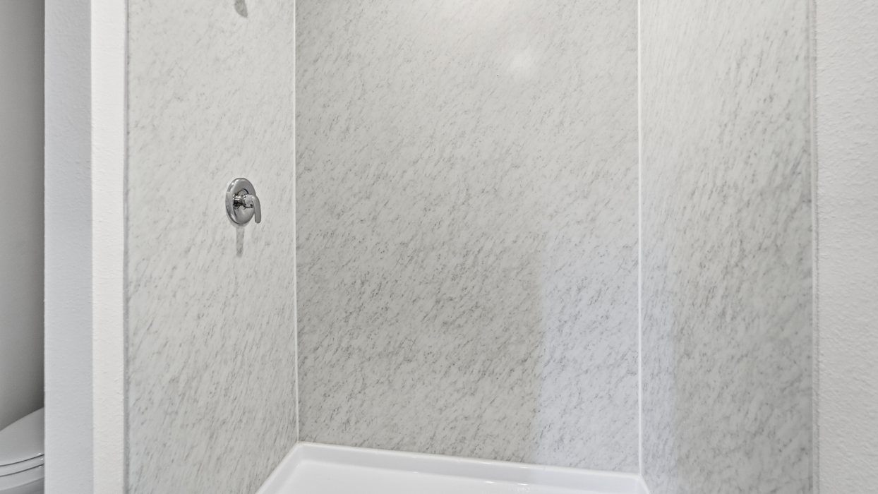 Barton Floorplan Bathroom Gallery Image - Leonard Crossing in Leonard, TX