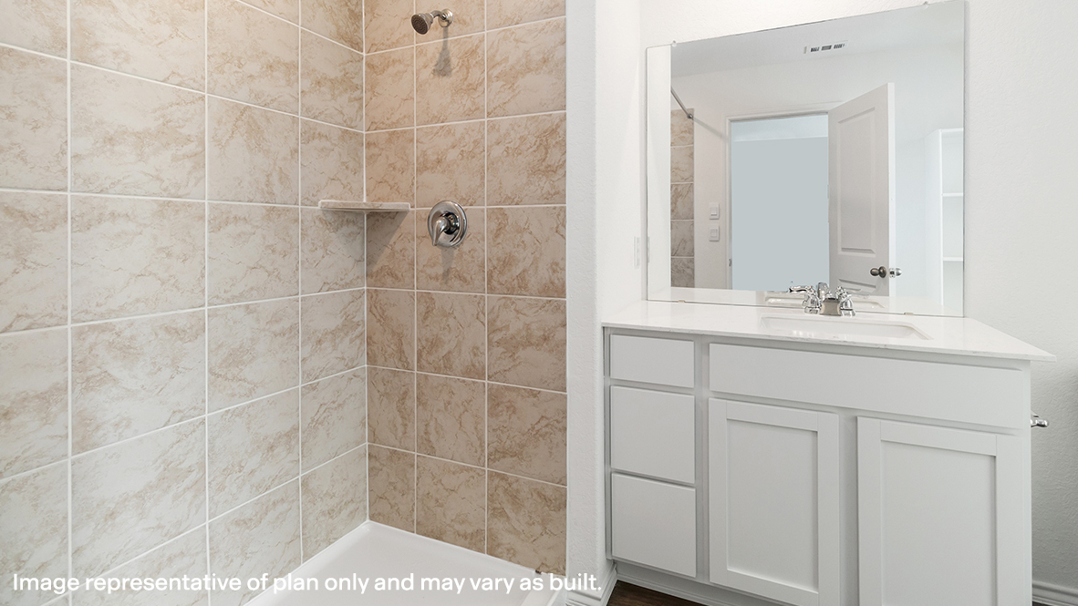 Franklin Floorplan Bathroom Gallery Image - Leonard Crossing in Leonard, TX