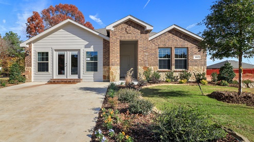 X40E Elgin floorplan elevation B exterior of model gallery image-Leonard Crossing in Leonard, TX