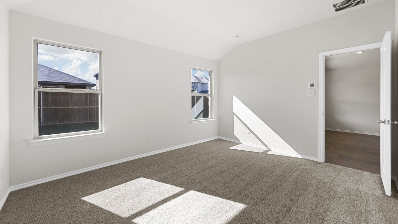 Amber Floorplan bedroom Gallery Image-Cottonwood in Dorchester, Tx