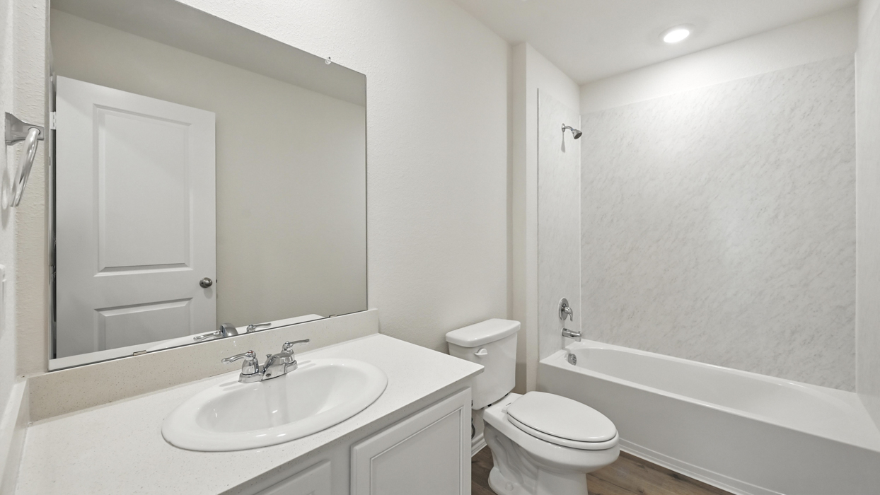 Brooke Floorplan Elevation E Bathroom Gallery Image - Cottonwood in Dorchester, TX