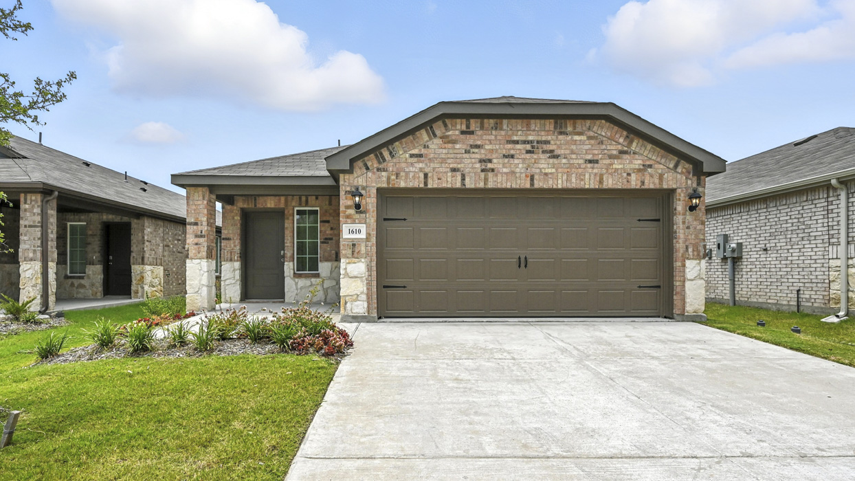 Amber Floorplan Exterior Gallery Image-Cottonwood in Dorchester, Tx