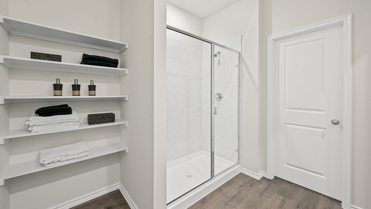 Hanna floorplan Bathroom Gallery Image-Cottonwood in Dorchester, Tx