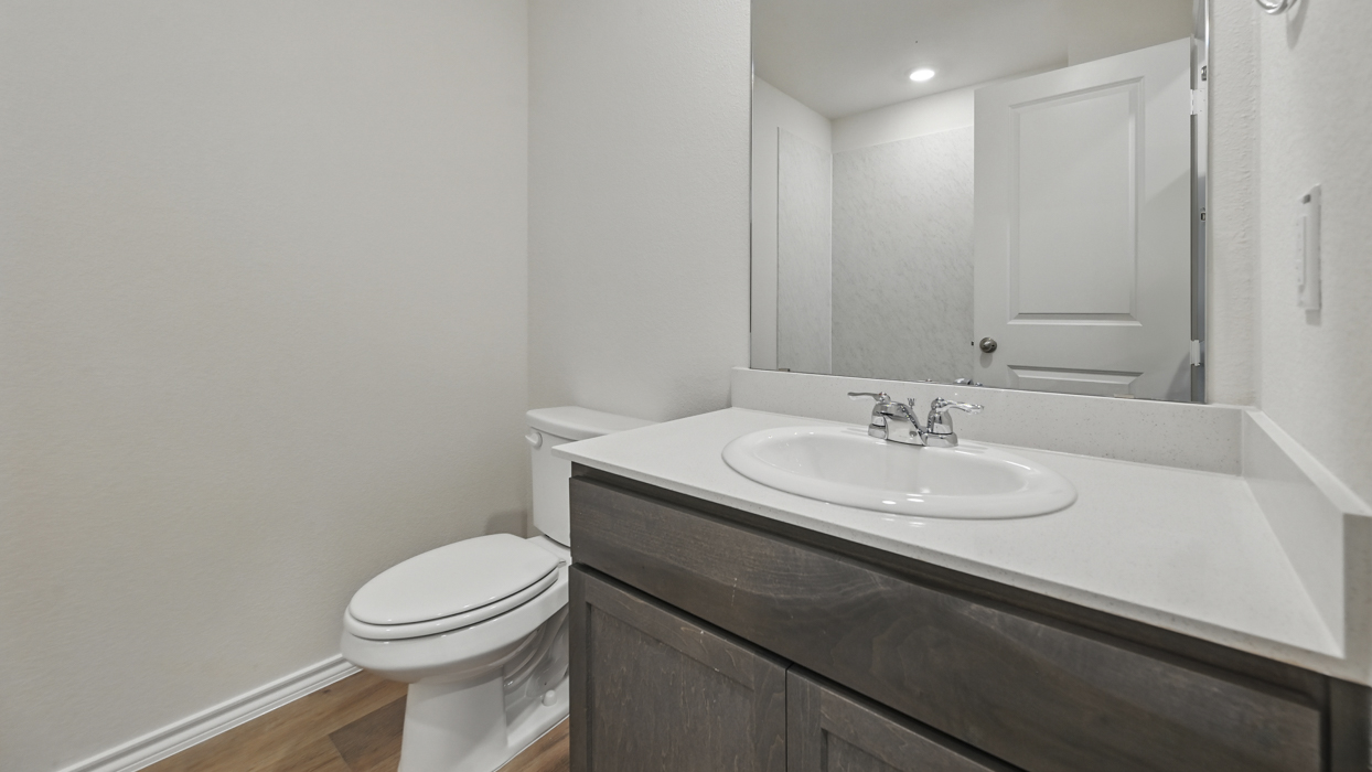 Denton Floorplan Elevation E Bathroom Gallery Image - Cottonwood in Dorchester, TX