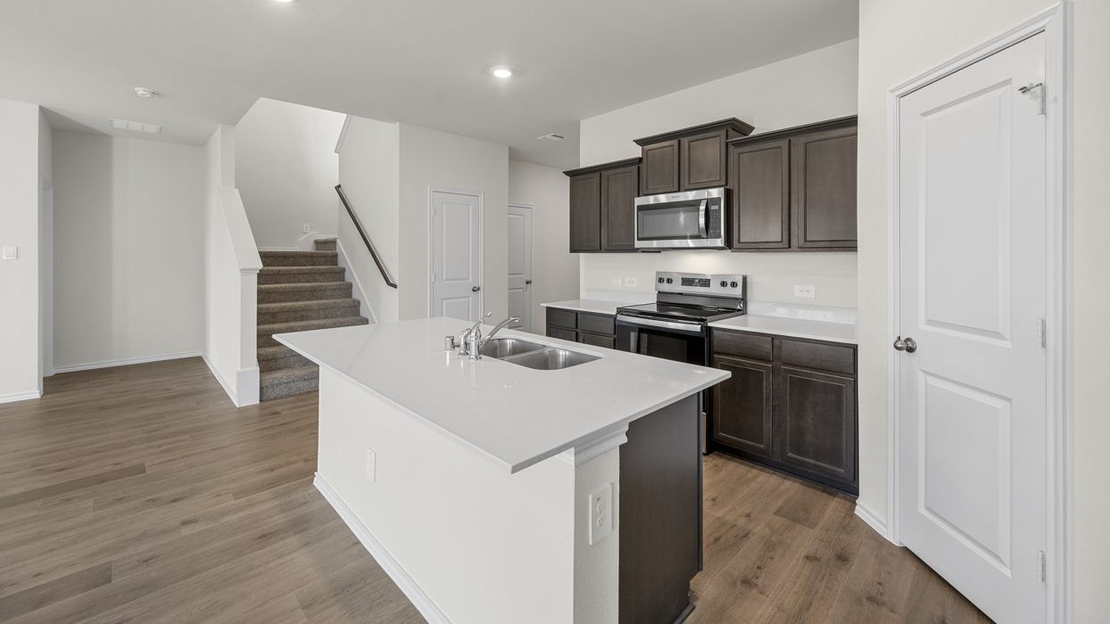 Midland Floorplan Kitchen Gallery Image Cottonwood in Dorchester, Tx