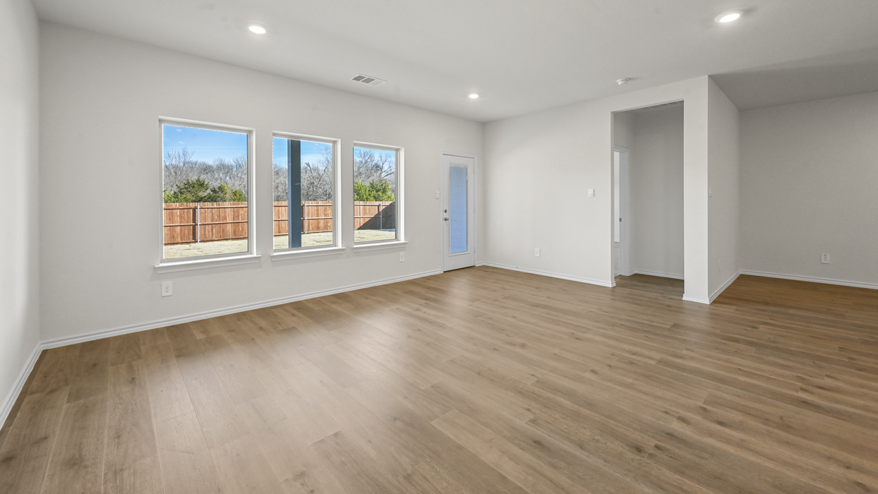 Ozark Floorplan Living Gallery Image-Cottonwood in Dorchester, Tx