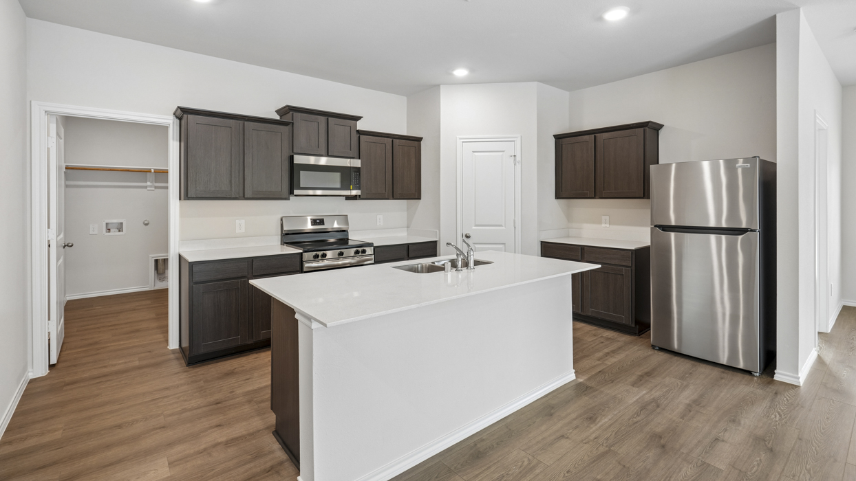 Perry Floorplan Elevation E Kitchen Gallery Image - Cottonwood in Dorchester, TX
