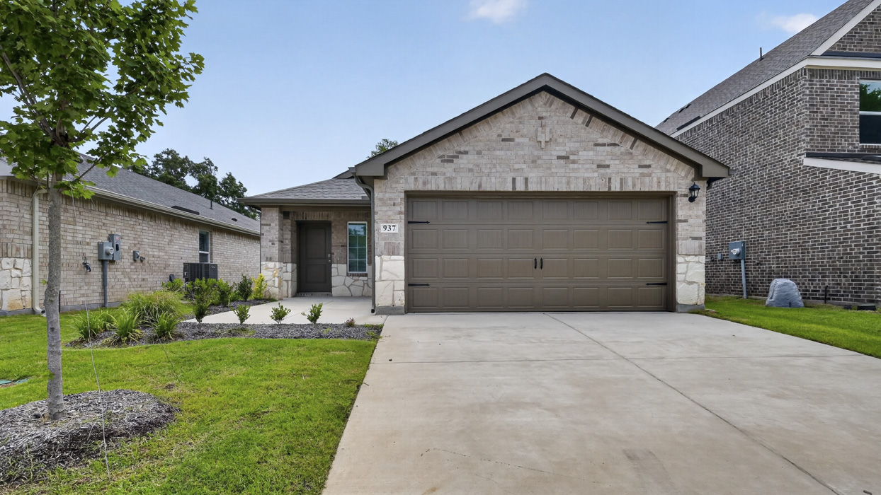 Amber Floorplan Elevation B Exterior Gallery Image-Crossmill in Princeton, Tx