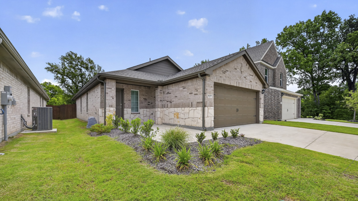 Amber Floorplan Exterior Gallery Image-Crossmill in Princeton, Tx