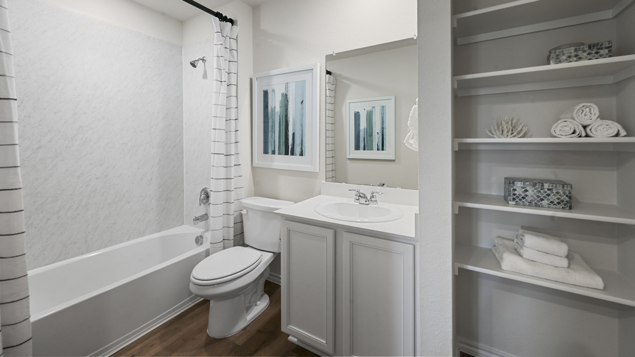 Caroline Floorplan Bathroom Gallery Image - Crossmill in Princeton, TX